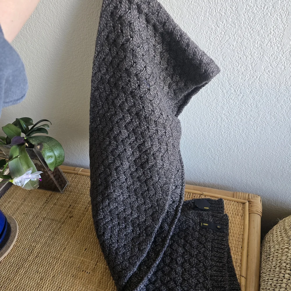 Fendi Gray Textured Knit Scarf - Picture 3 of 3